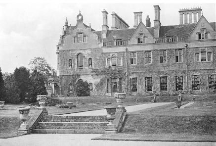 /uploads/image/historical/South Terrace and Hall in 1900.jpg